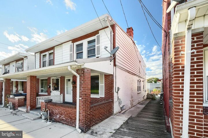 Property Photo: 1437 W King Street PA 17404