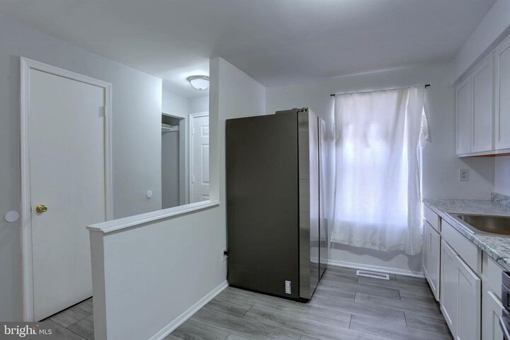 Property Photo:  410 Washington Street N  MD 21231 