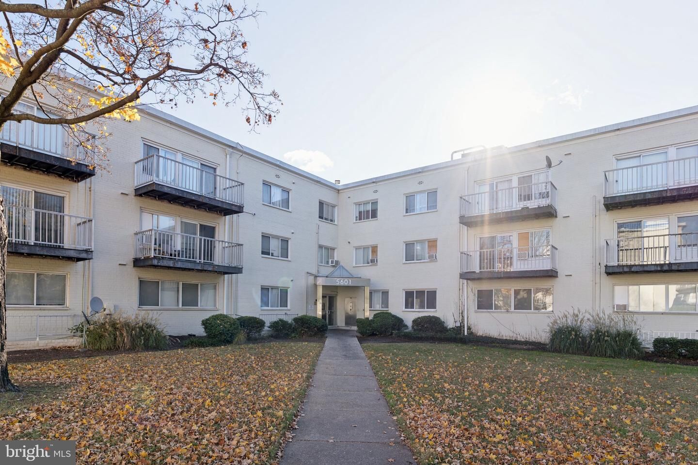 Property Photo: 5601 Parker House Terrace 213 MD 20782