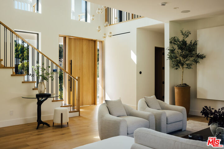 Property Photo: 162 N Rexford Dr CA 90210