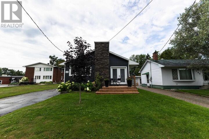 Photo de la propriété: 165 Hugill St ON P6A 4E9