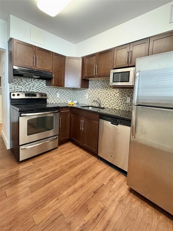 Property Photo:  375 Stradbrook Avenue  MB R3L 0J7