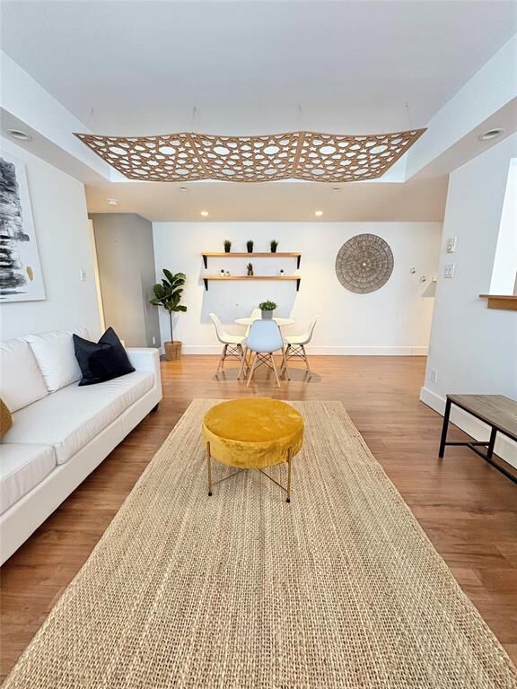 Property Photo:  375 Stradbrook Avenue  MB R3L 0J7 