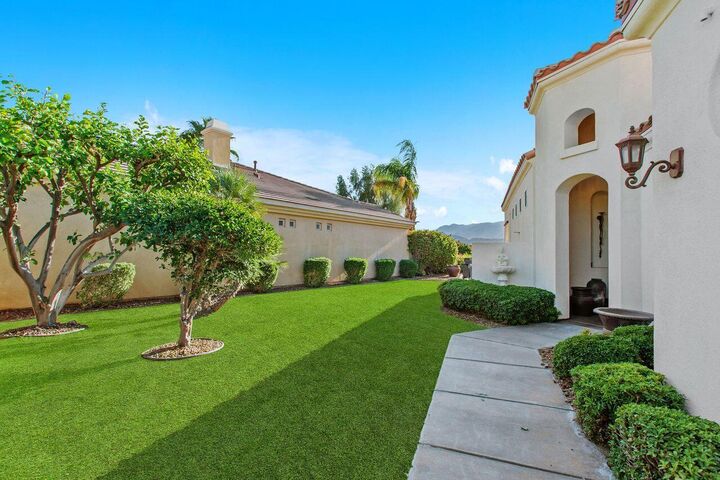 Property Photo: 61 Via Las Flores CA 92270