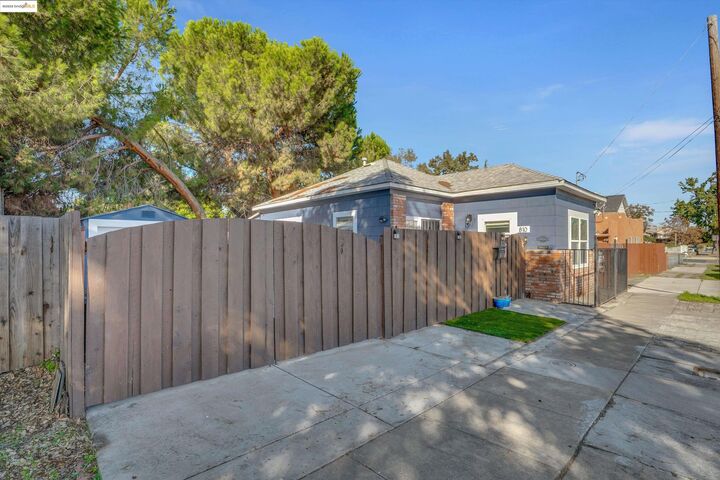 Property Photo: 810 F St CA 94509