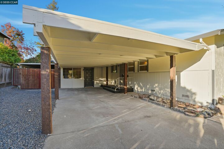 Property Photo:  28 Temple Ct  CA 94553