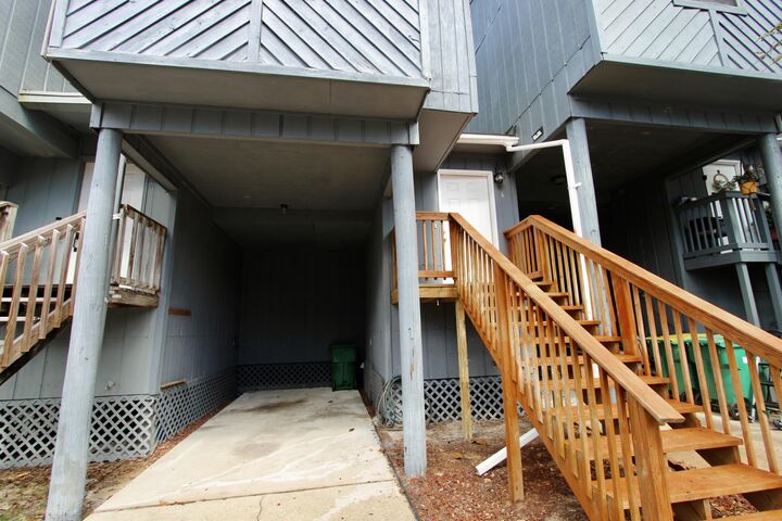 Property Photo: 200 White Street 6 FL 32578