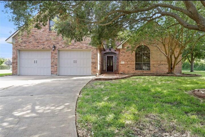 Property Photo:  1010 Mockingbird Lane  TX 77531 