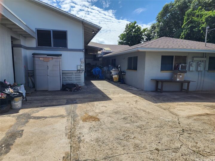 Property Photo: 94-1311 Waipahu Street HI 96797