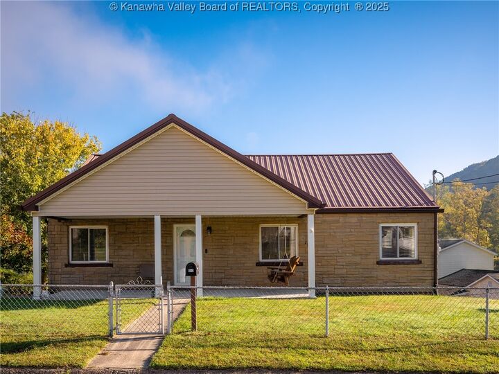 Property Photo:  102 McKinley Avenue  WV 25015 