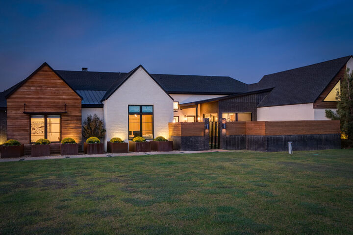 Property Photo: 8114 County Rd 7000 TX 79407