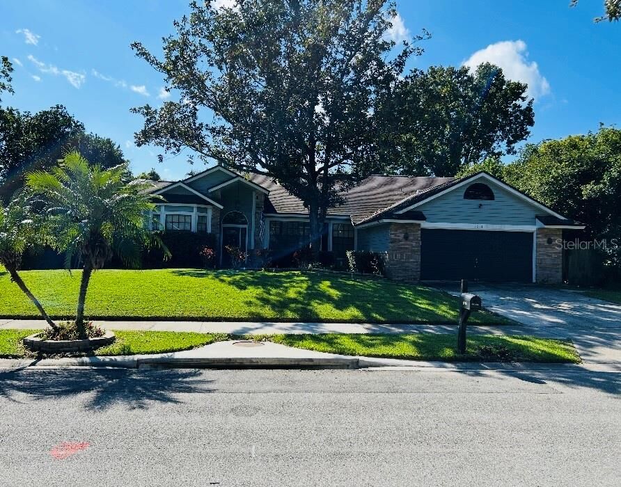 Property Photo: 1014 Willa Lake Circle FL 32765