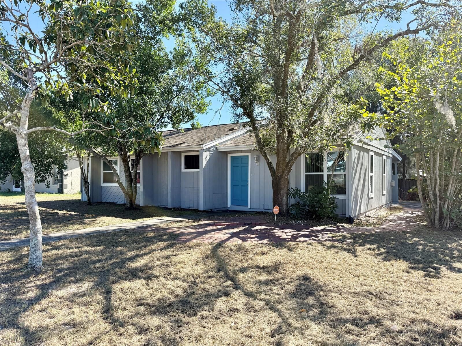 Property Photo:  5001 Whiteway Drive  FL 33617 