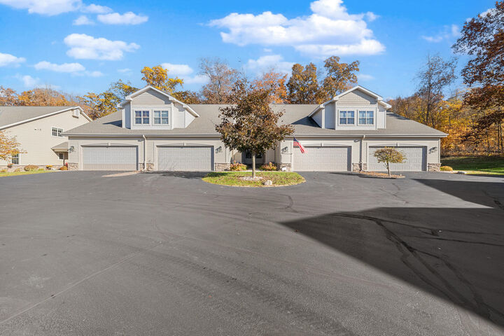 Property Photo: 572 Cedar Bluffs Way WI 53086