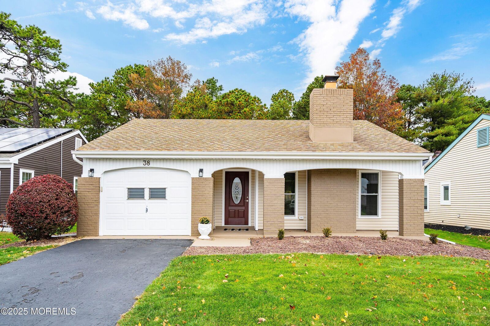 Property Photo:  38 Twyford Lane  NJ 08759 