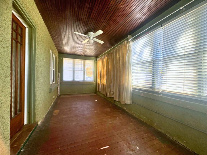 Property Photo: 922 W Lafayette Street IL 61350