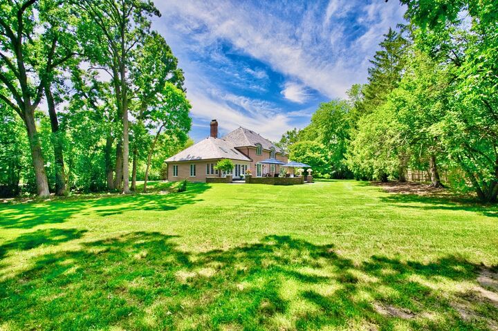 Property Photo: 560 Jacqulyn Lane IL 60045