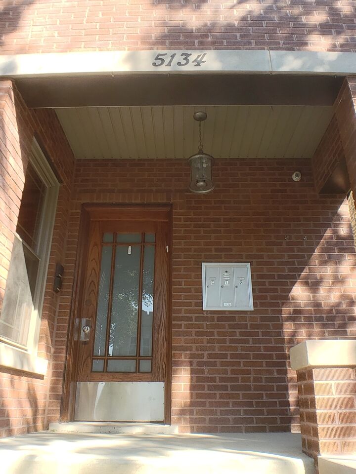 Property Photo:  5134 W Henderson Street G  IL 60641 