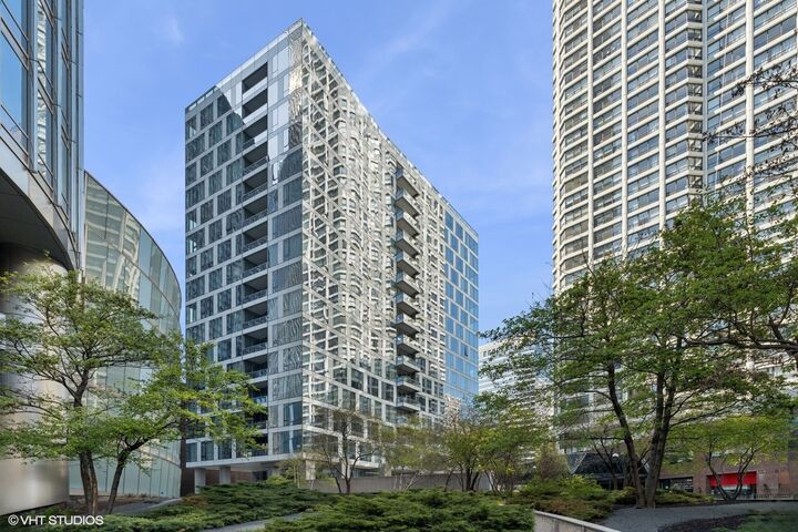 403 N Wabash Street 15B  Chicago IL 60611 photo