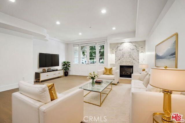 Property Photo:  1861 Veteran Avenue 101  CA 90025 