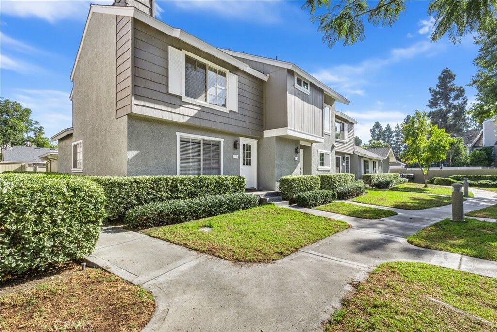 Property Photo:  7 Thicket  CA 92614 