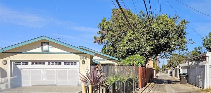 83 E Louise  Long Beach CA 90805 photo