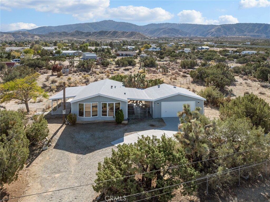 Property Photo:  633 Cholla  CA 92372 