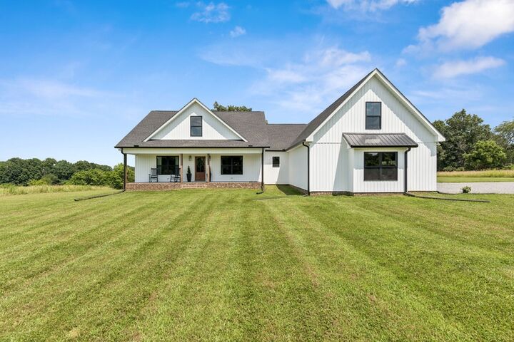 Property Photo:  2590 Oakdale Rd  TN 37186 