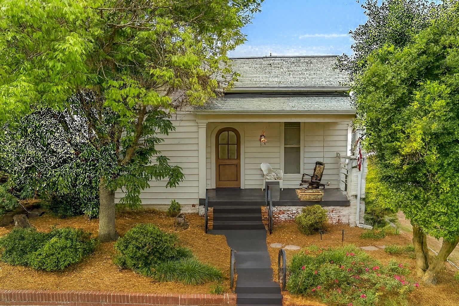 Property Photo: 1119 Fatherland St TN 37206
