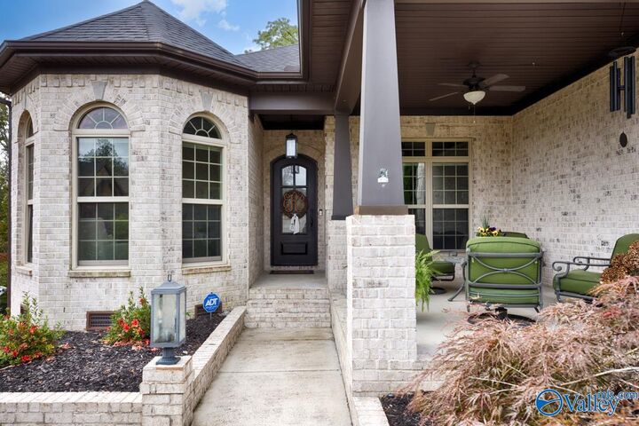 Property Photo: 7126 Trillium Court AL 35763