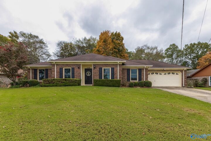 1126 Way Thru The Woods  Decatur AL 35603 photo