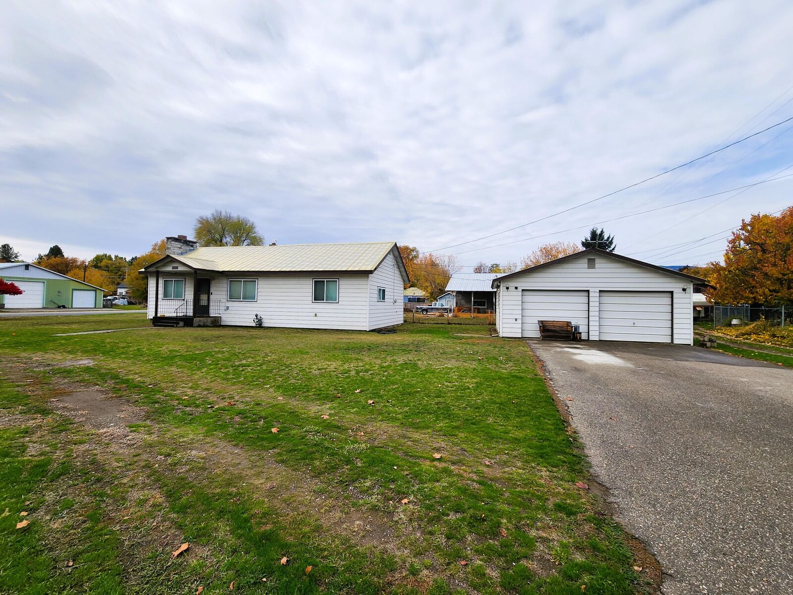 Property Photo: 980 Kalmia St WA 99141