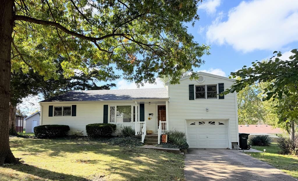 Property Photo:  107 Manor Road  MO 63501 