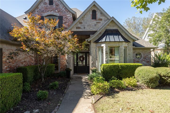 Property Photo: 2125 N Hartford Drive AR 72701