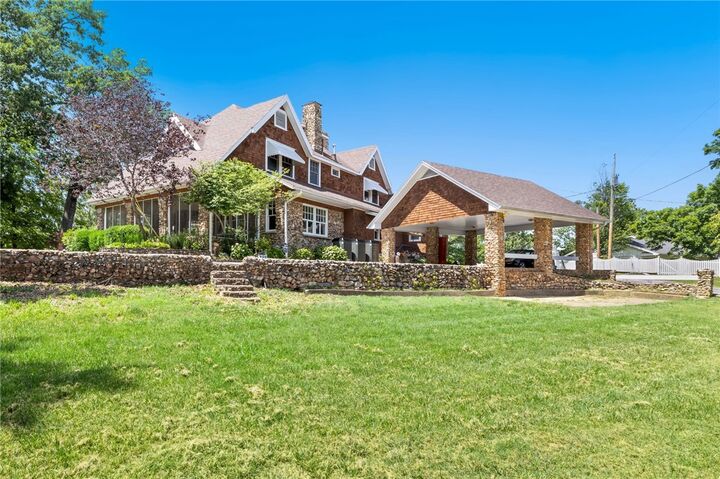 Property Photo: 615 Prairie Creek Drive AR 72756