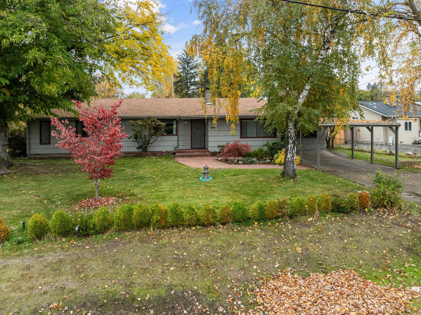 Property Photo: 1294 Corona Avenue OR 97504