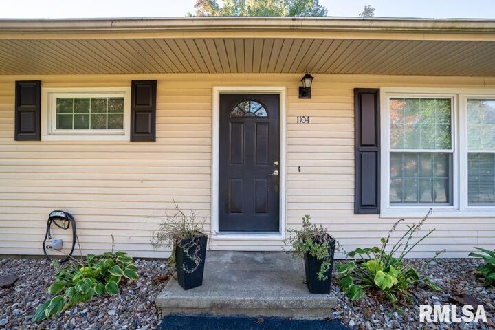 Property Photo: 1104 E Poplar Street IL 62948