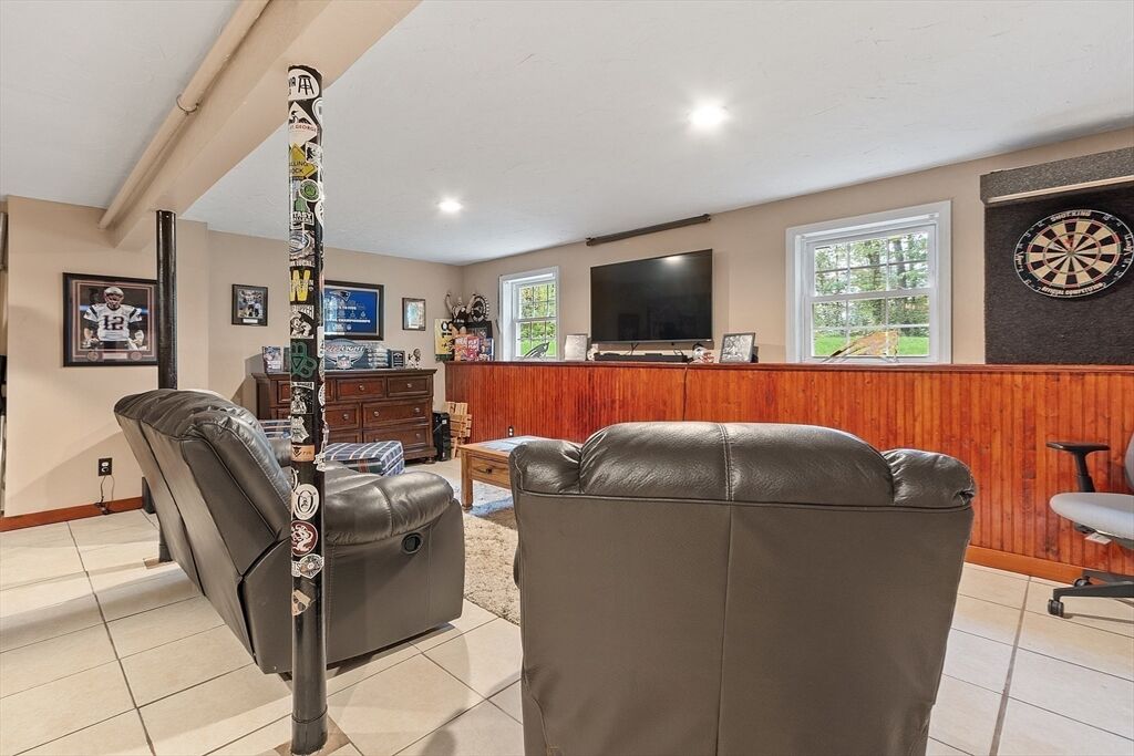 Property Photo:  35 Hillside Dr  MA 01475 