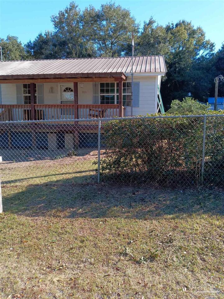 Property Photo:  5721 Pine Dr  FL 32583 