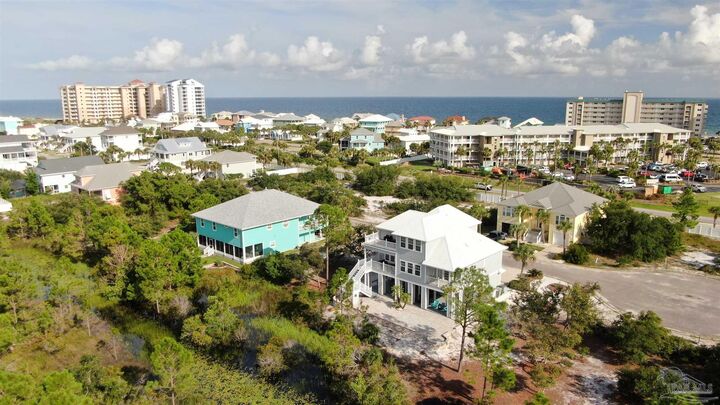 Property Photo: 864 Sailfish Ct FL 32507