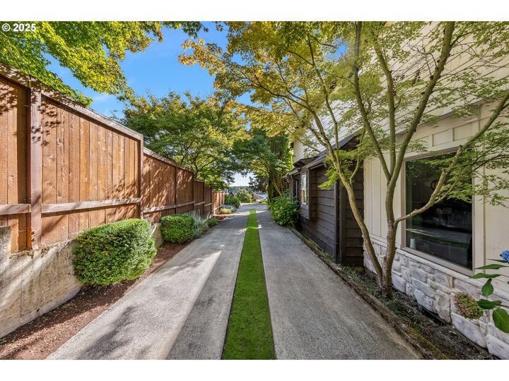 Property Photo:  2520 SE Ellsworth Rd  WA 98664 