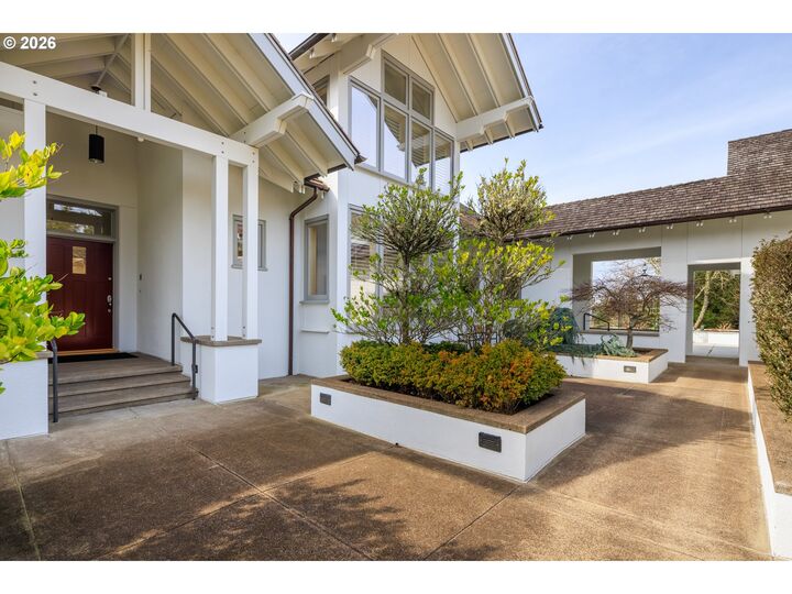 Property Photo:  4080 Spring Blvd  OR 97405 