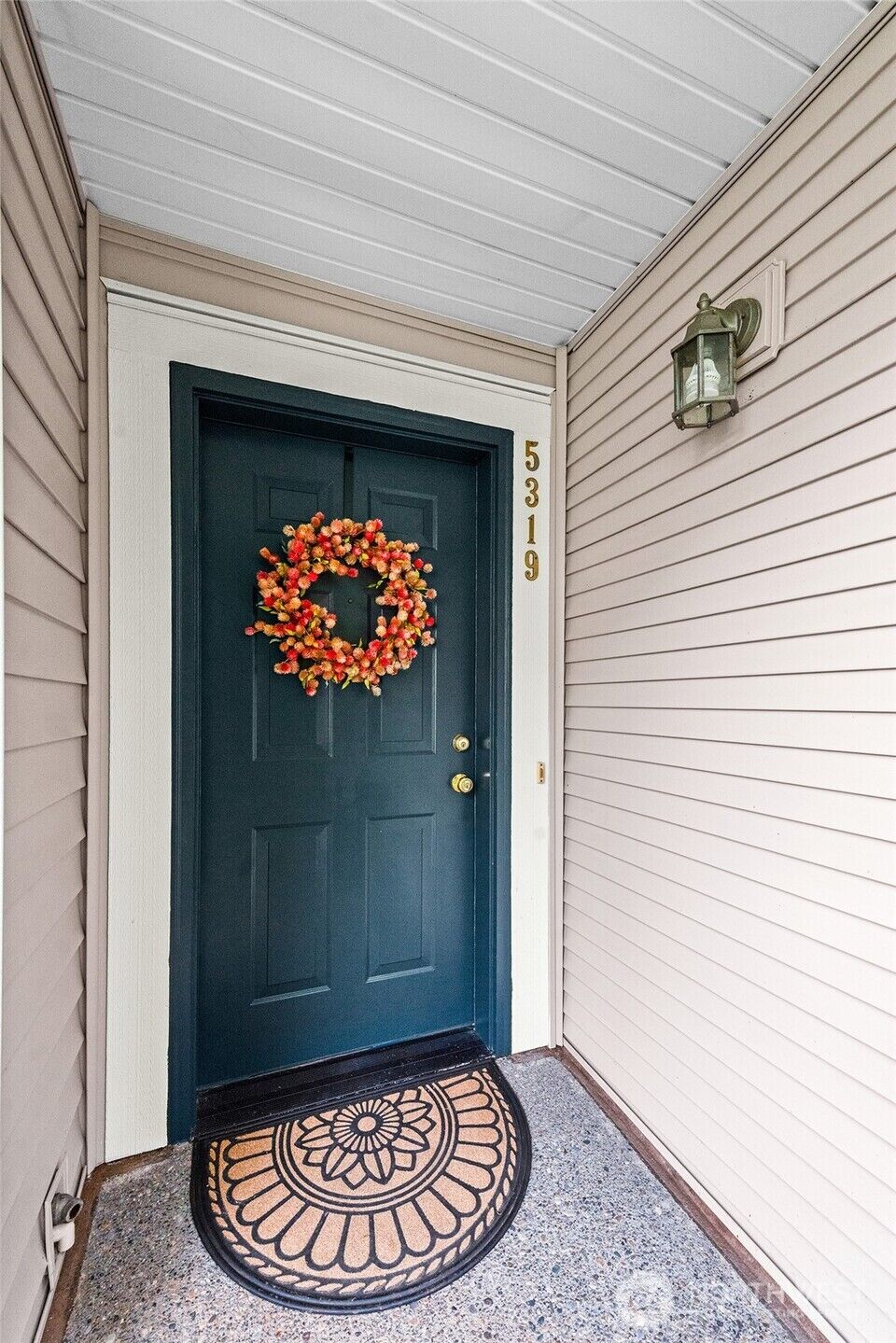 Property Photo: 5319 S 236th Street 6 WA 98032