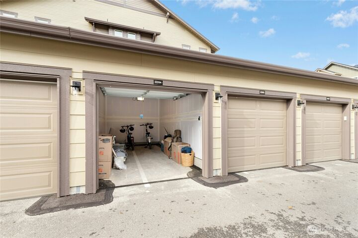 Property Photo: 1845 SE 12th Place H-204 WA 98045