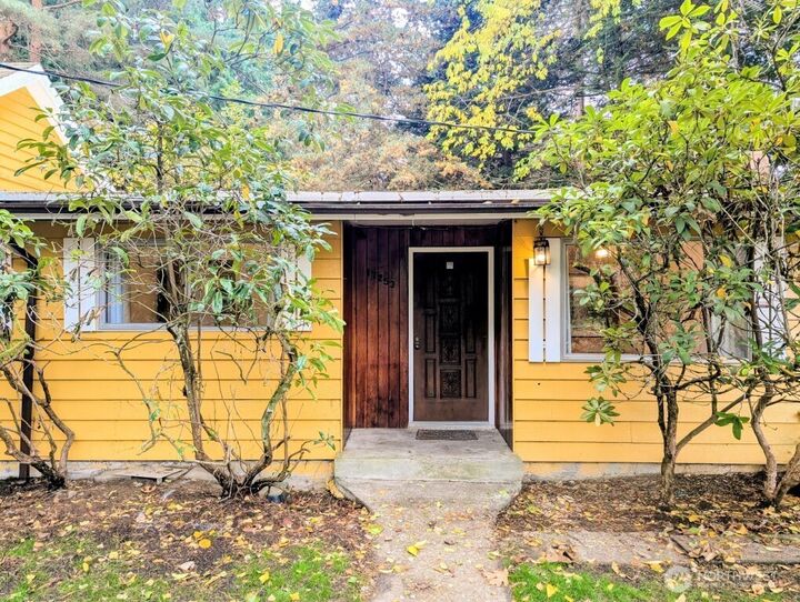 Property Photo: 17253 44th Avenue NE WA 98155