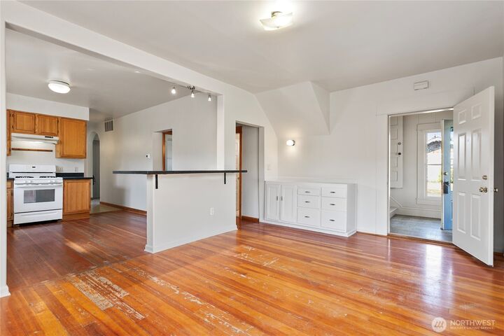 Property Photo:  2639  Yew Street  WA 98226 