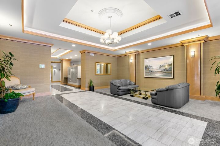 Property Photo:  11011 NE 12th Street 405  WA 98004 