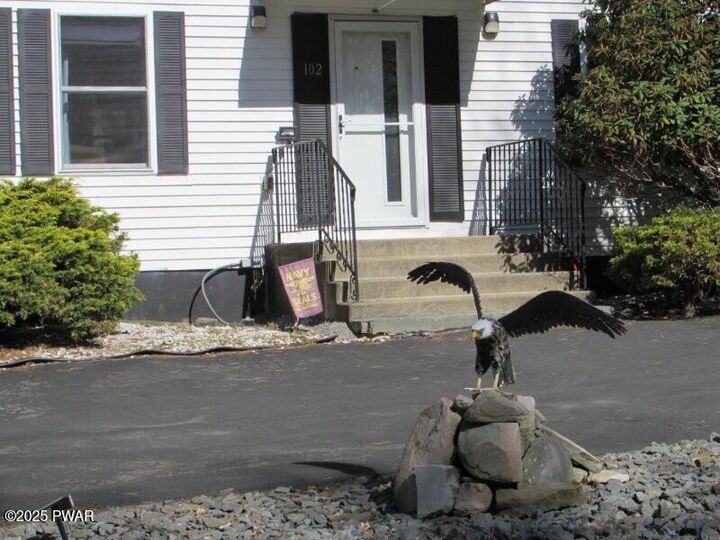 Property Photo: 102 Yvonne Court PA 18328