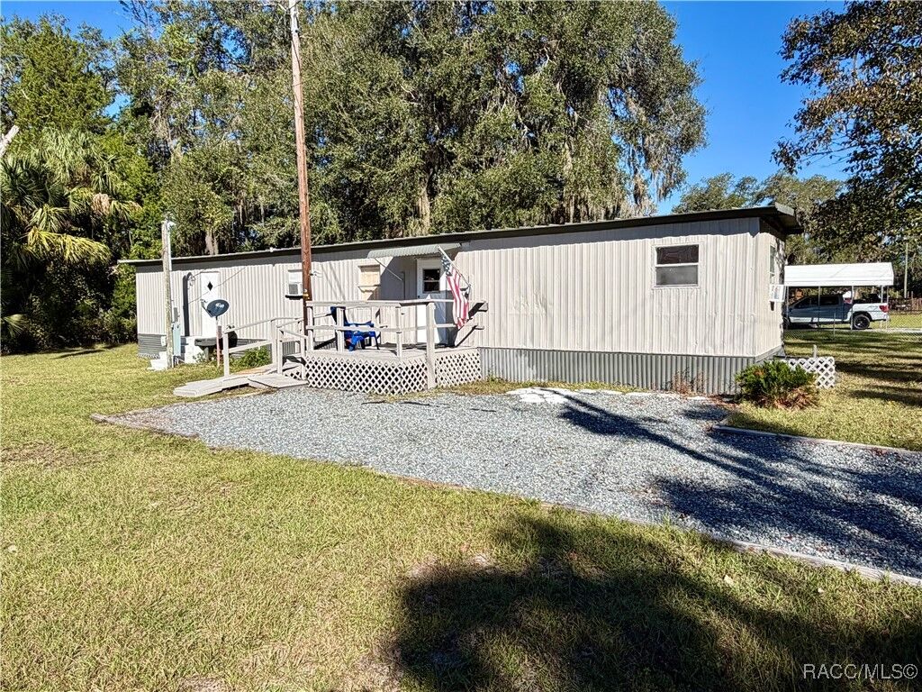 Property Photo: 22 Pine Street FL 34449
