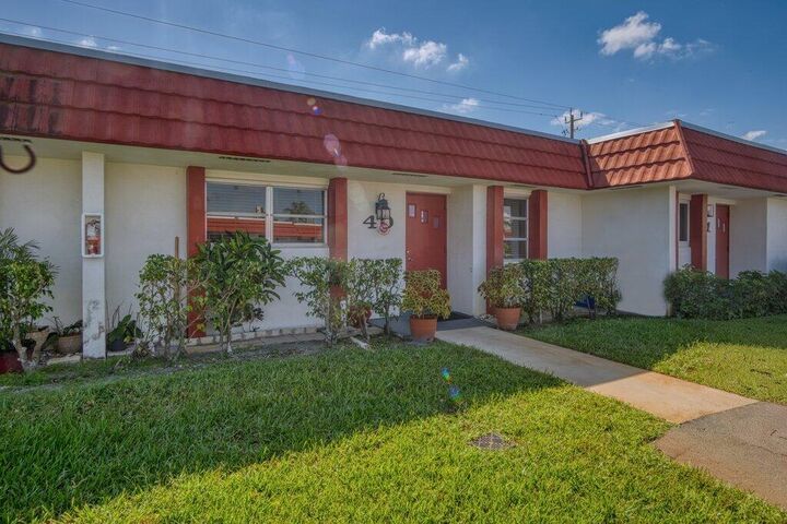 Property Photo:  5800 Fernley Drive W 40  FL 33415 